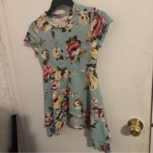 Seamstress made littoe girls size 7 tunic with leggings.